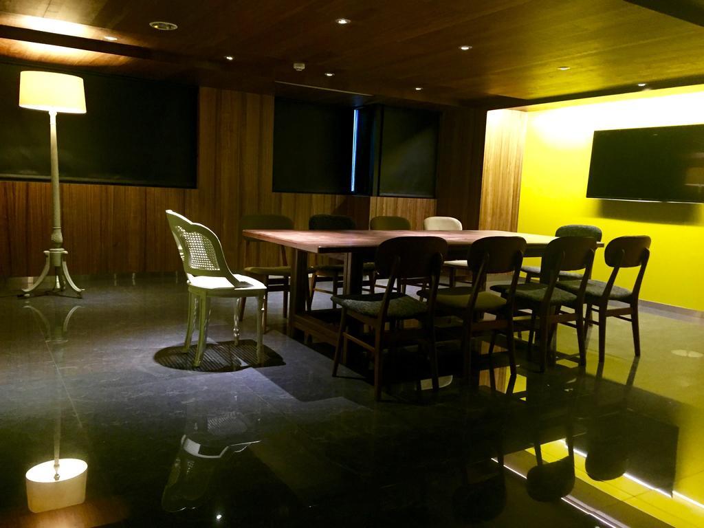 Inhouse Hotel Taichung Extérieur photo