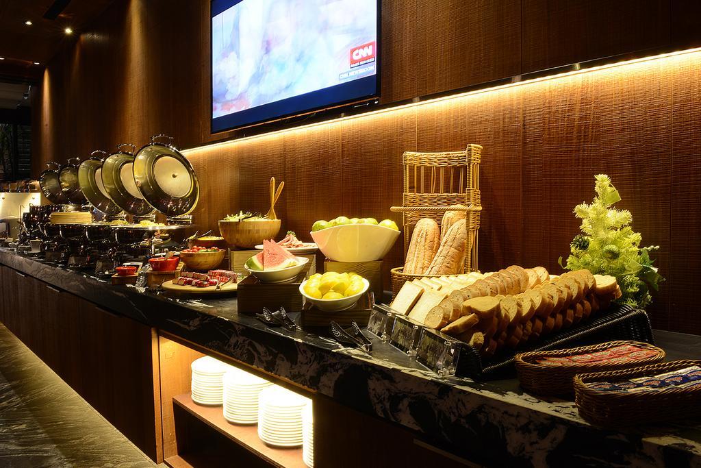 Inhouse Hotel Taichung Extérieur photo