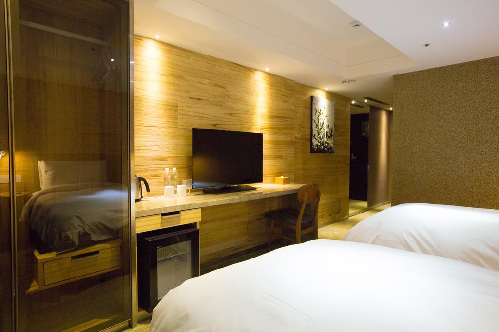 Inhouse Hotel Taichung Extérieur photo