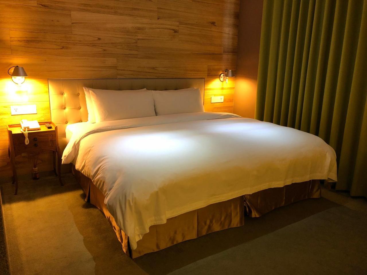 Inhouse Hotel Taichung Extérieur photo